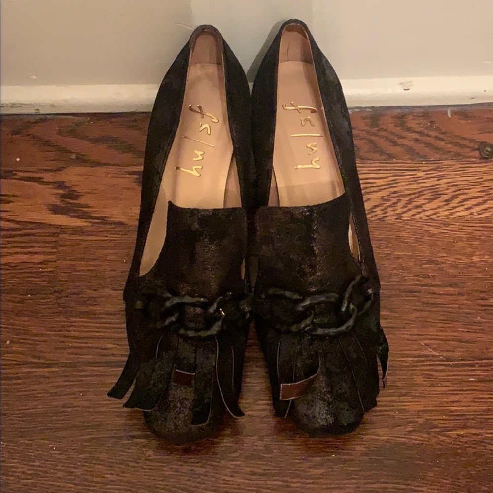 Shoes - Picture 2 of 5